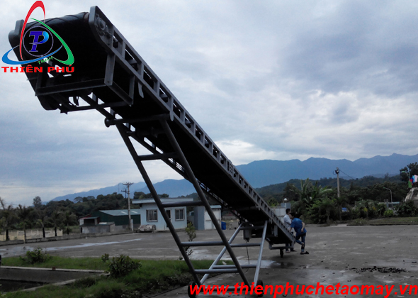 Băng tải nâng hạ di động Băng tải nâng hạ di động